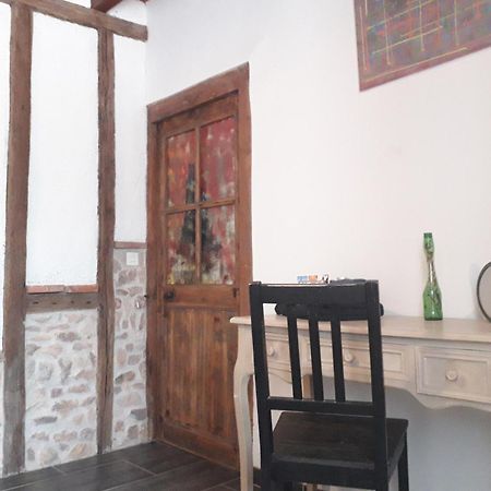 Chambre Double Vallon-en-Sully エクステリア 写真