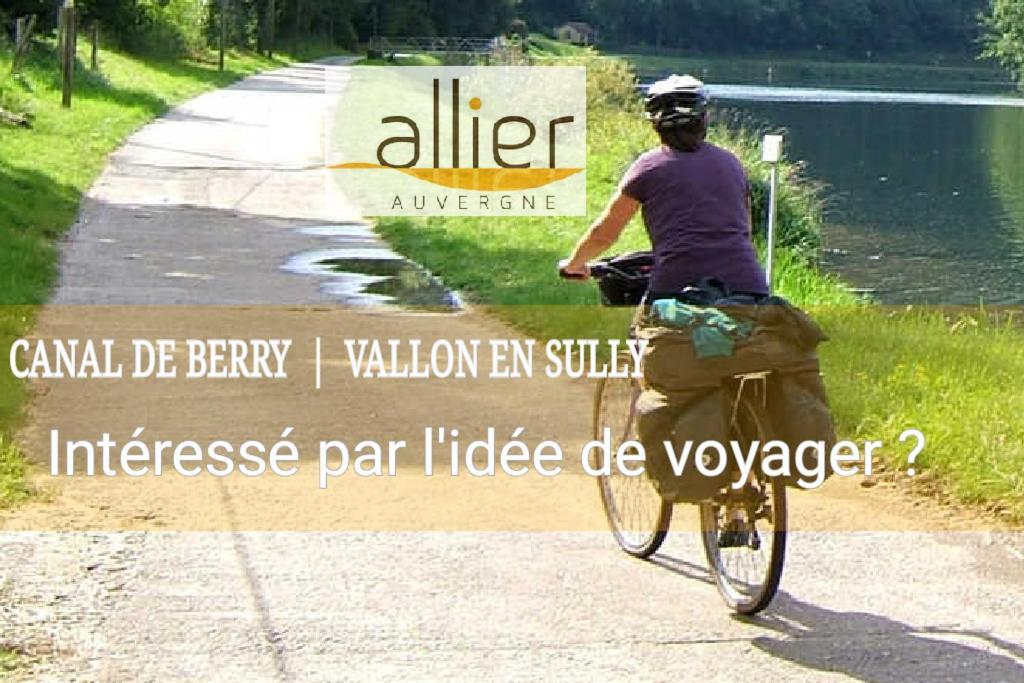 Chambre Double Vallon-en-Sully エクステリア 写真