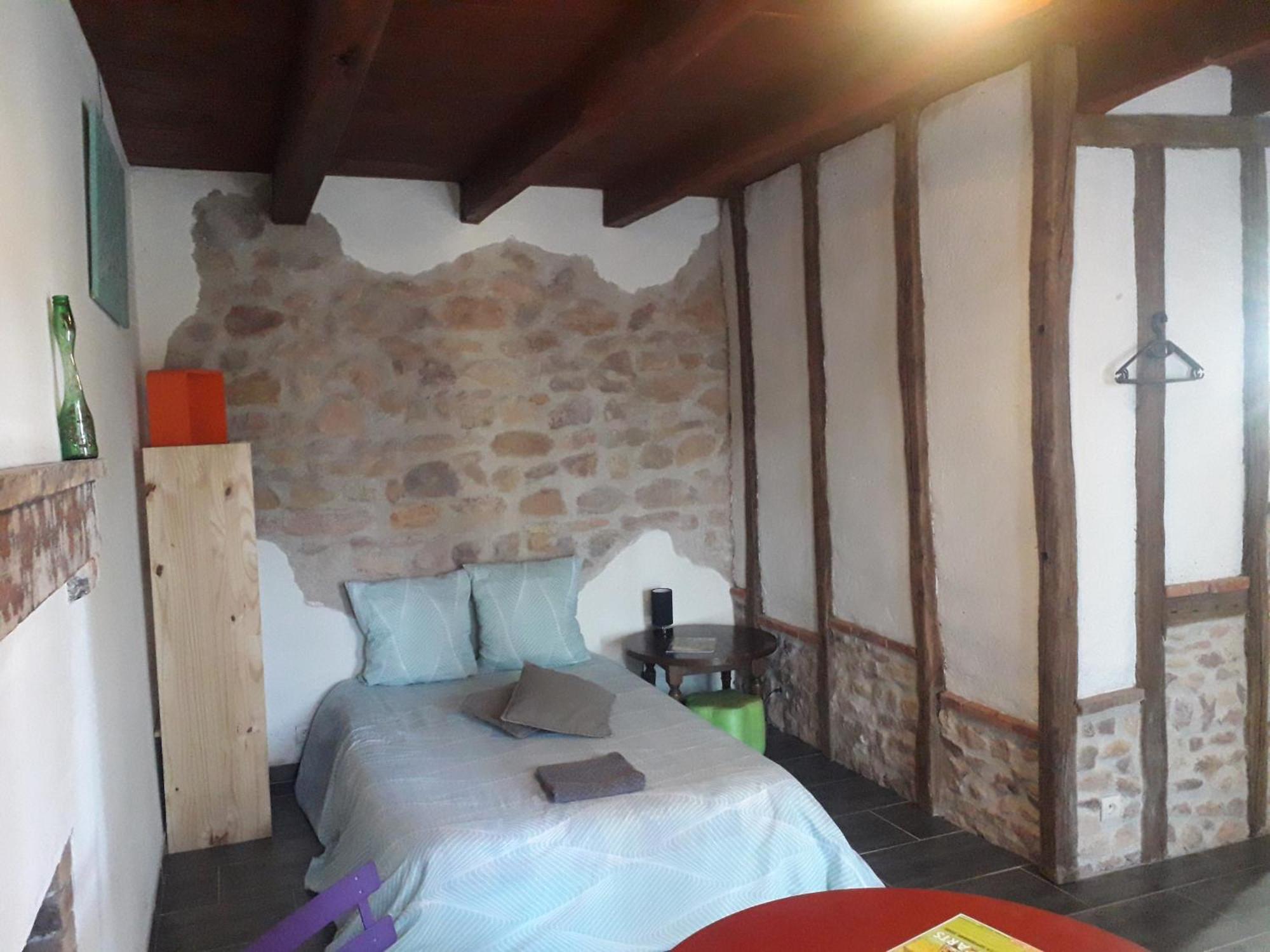 Chambre Double Vallon-en-Sully エクステリア 写真